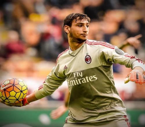 一场0-0 让邵佳一喜上眉梢 找到国足新门 颜骏凌王大雷可彻底让位了（0-0闷平令邵佳一展颜：国足新门神浮现，颜骏凌王大雷或将让位）