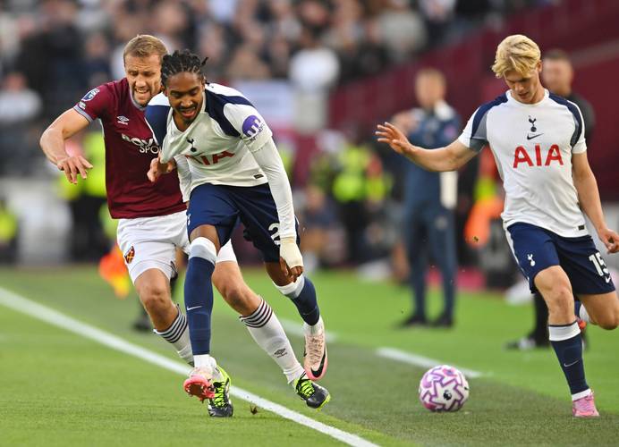 FC26坚不可摧：萨拉赫领衔，萨卡、莫德里奇、卡马文加在列（FC26无懈可击：萨拉赫挂帅，萨卡、莫德里奇、卡马文加同入选）