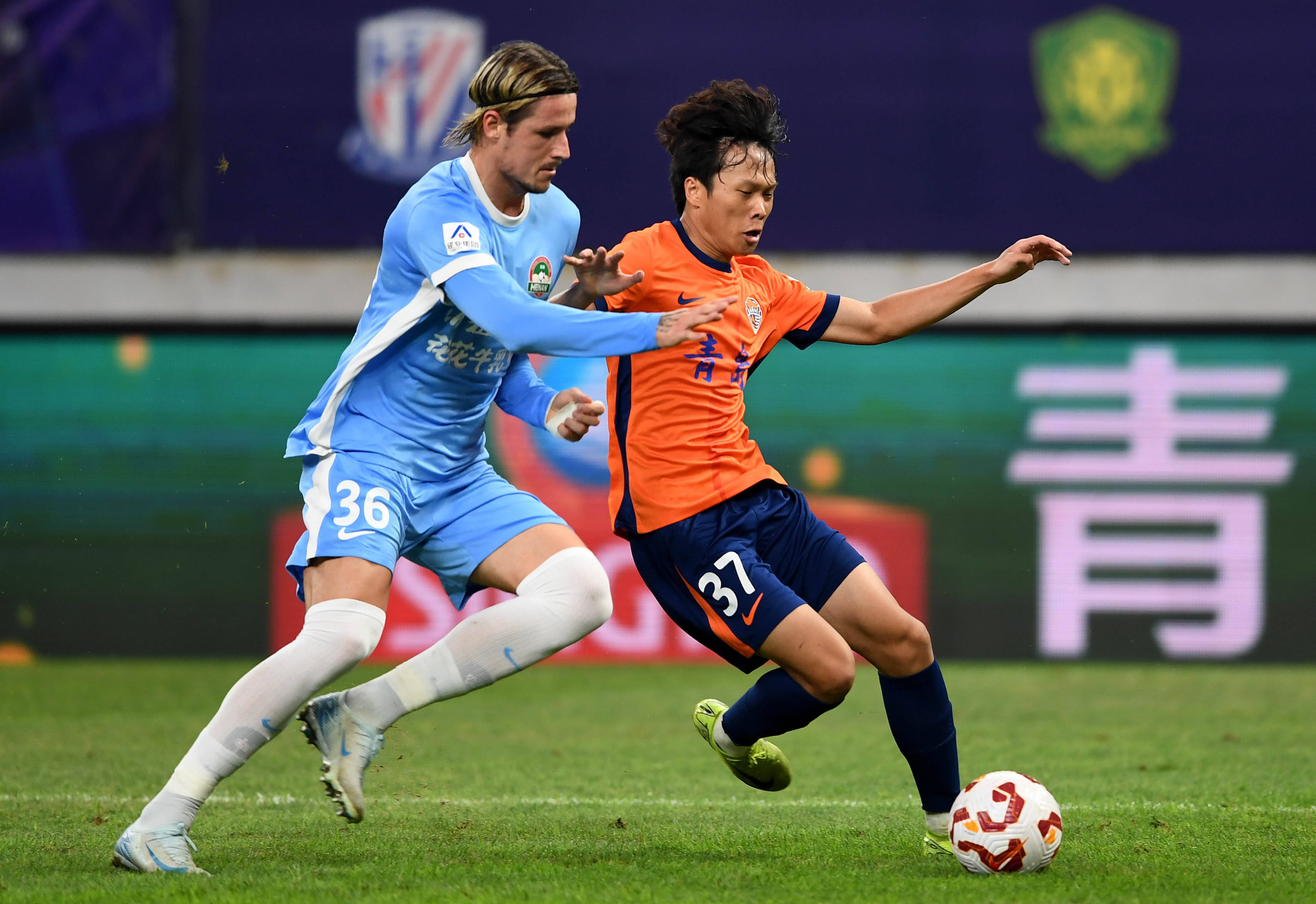 记者：埃里克佩戴面具训练，霍安将在国际比赛日后回归（记者称埃里克戴面罩参加训练，霍安预计在国际比赛日后复出）