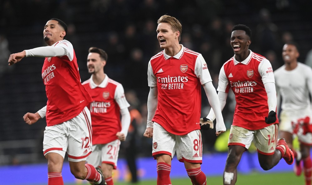 巴黎双前锋联手制造三球（巴黎锋线双子星携手斩获三球）