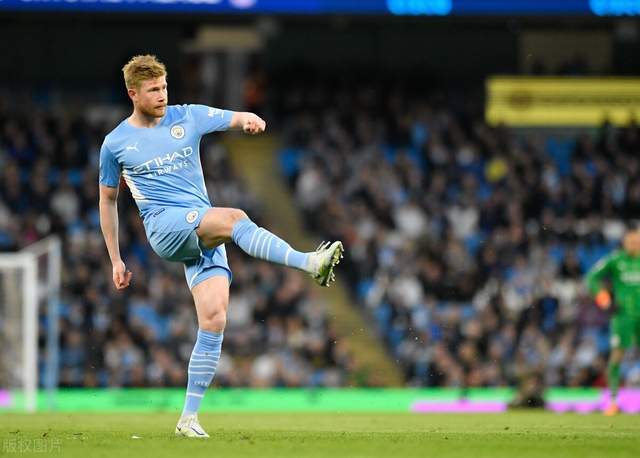 无缘升级向球迷跪拜道歉，水原三星主帅卞成焕赛后主动辞职（无缘升级后向球迷下跪致歉，水原三星主帅卞成焕赛后请辞）