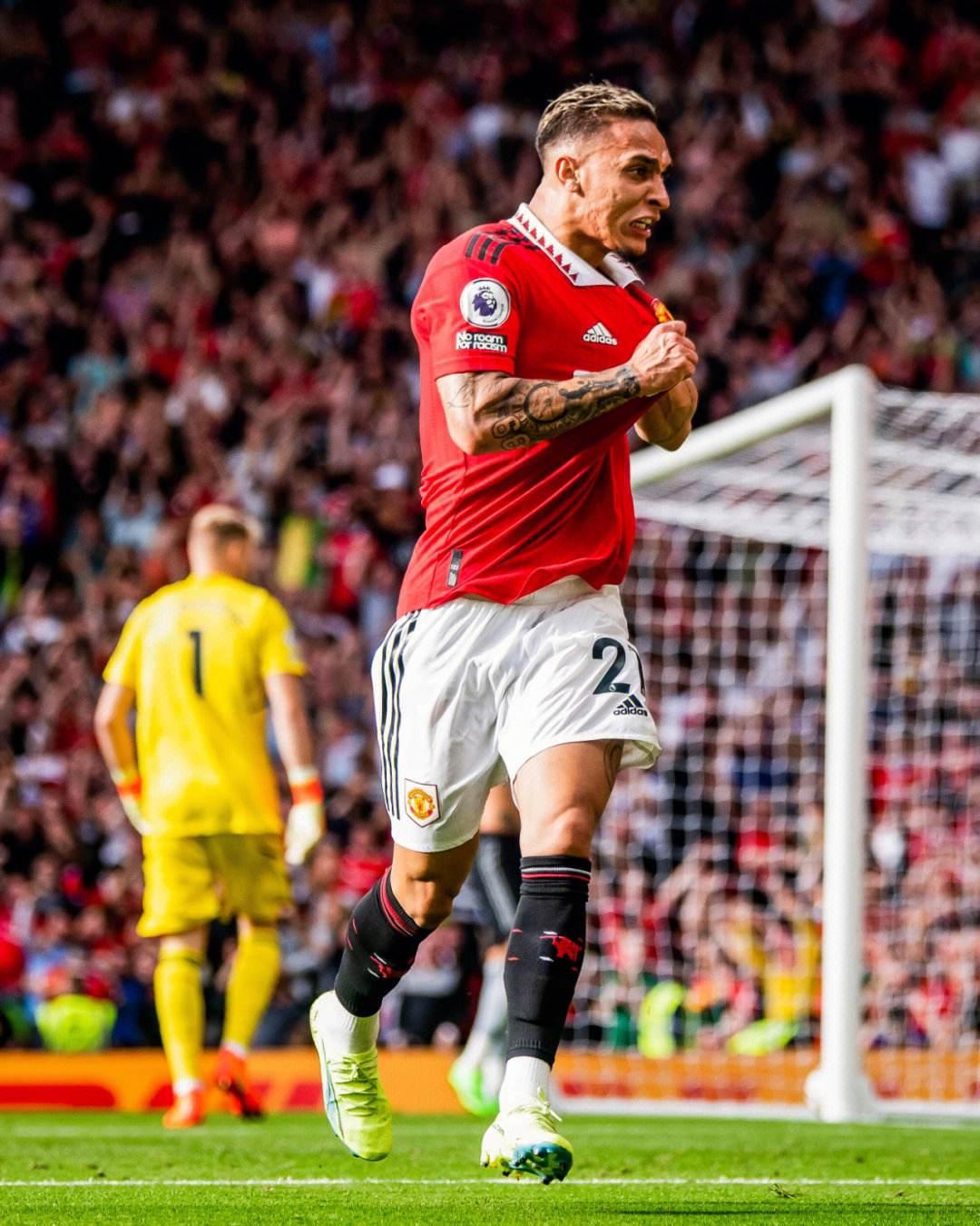 每体：巴萨仍在关注凯恩，等待他和拜仁的最终动向（每体：巴萨仍在追踪凯恩动态，等待他与拜仁最终决定）