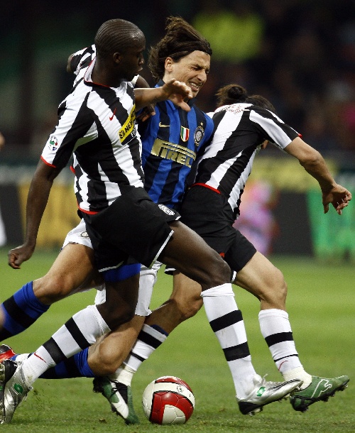 意媒：黄潜考虑买断那不勒斯租将拉法-马林，皇马握有回购权（意媒：比利亚雷亚尔拟买断那不勒斯租借的拉法-马林，皇马仍握回购条款）