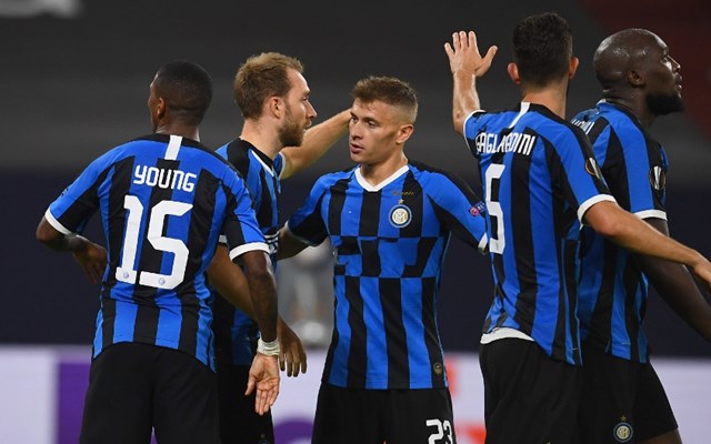 文班本赛季出战12场马刺8胜4负，缺席12场马刺9胜3负（文班在与不在：出战12场8胜4负，缺席12场马刺9胜3负）