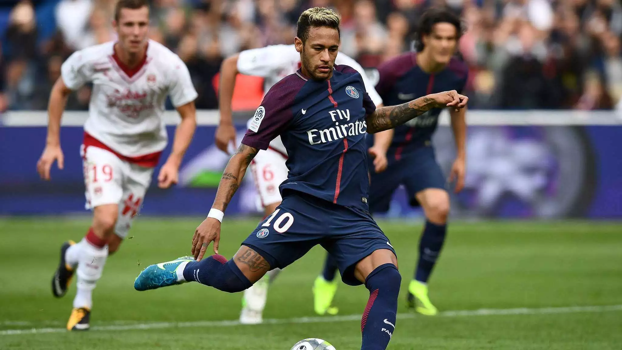 意甲主席：米兰科莫海外赛在推进中；减少俱乐部数量很难实现（意甲主席：米兰对科莫海外赛推进中，缩减俱乐部数量难成行）