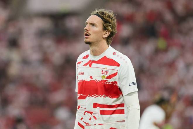 马克西半场15分，恩比德11中1，76人手握7分领先（马克西半场独取15分，恩比德11投仅1中，76人暂领先7分）