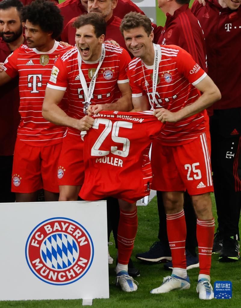 伤愈回归，三笘薰重返球场进行单独训练