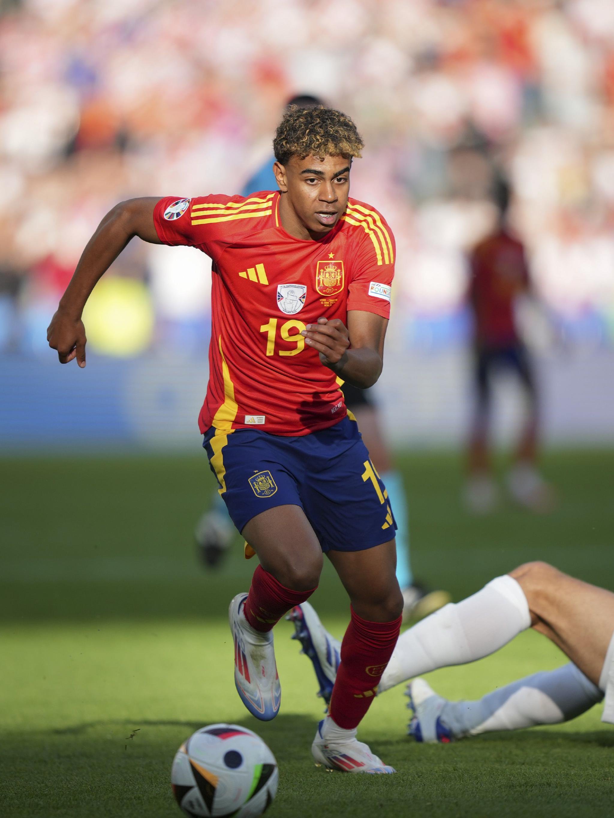 NBA：湖人遭遇惨败 浓眉受困犯规困扰（NBA：湖人惨负，浓眉深陷犯规麻烦）